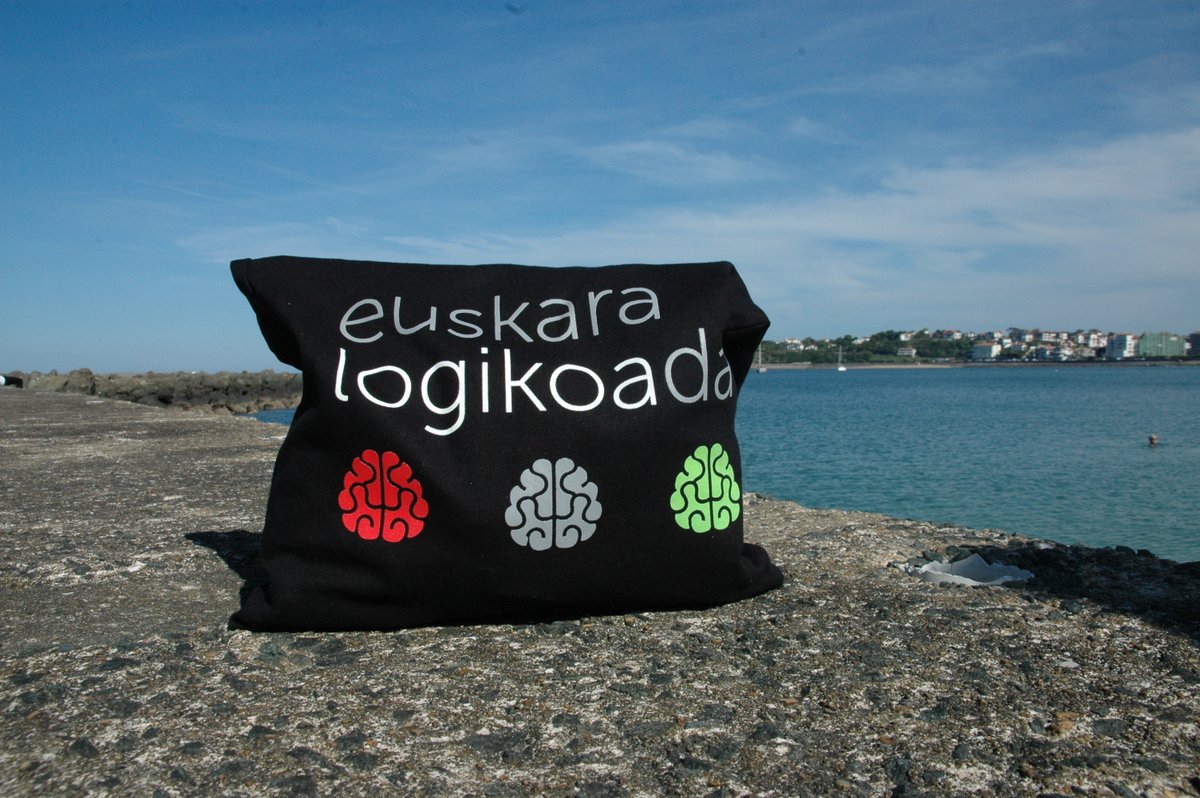 euskaralogikoa's tweet photo. PierPaolo ( @paliba80 )  izan da 1. asteko irabazlea @eguneanbehin-eko EUSKARALOGIKOADA sarian! Zorionak!! Poltsa eder bat irabazi duzu!  

Eta gurekin batera parte hartu nahi baduzu, 065076 giltzaren bitartez batu zaitezke. Astero poltsa bat opari!!
  
https://t.co/WFfpcX3qJG https://t.co/55ZyG2ATUT