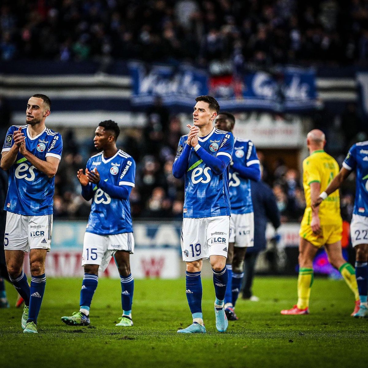 Ce groupe, ce public, ce stade 💙
#AC19 #RCSA #GenerationRacing