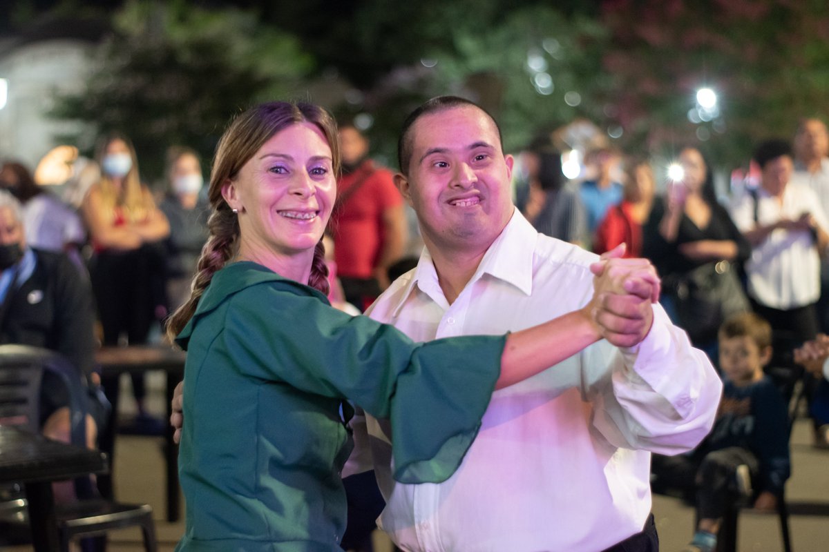fggalarraga's tweet photo. 🧑🎨| Ayer asistimos a la gran Fiesta Nacional de la Artesanía, en @municoloner. Fue una jornada donde conocimos a distintos artesanos de la ciudad y disfrutamos del ballet inclusivo No me olvides.
#VeranoColon2022 #Verano2022 #CulturaNacionAR #FiestaArtesania #ColonEr https://t.co/ChmOp86RZK
