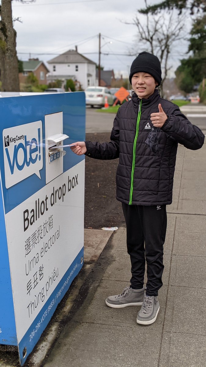 SchoolsFirstSea's tweet photo. Check out that sunshine! What a beautiful day to vote. Get those ballots in now. #voteYES for @seapubschools levies. https://t.co/O2KDJIG7PA