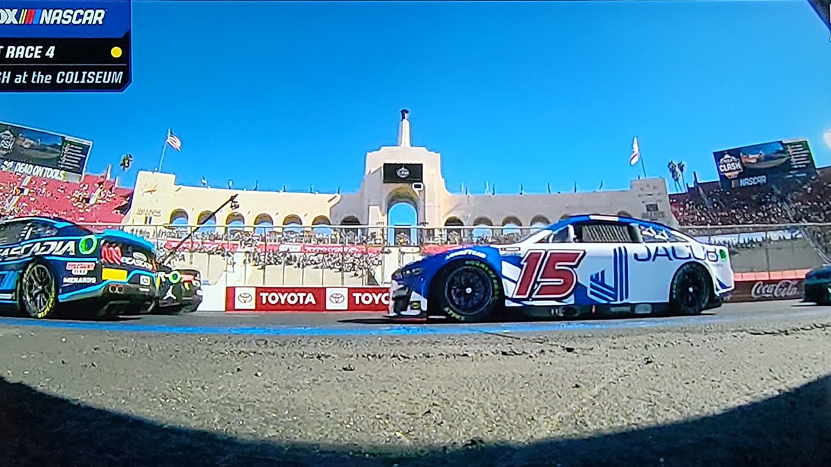 LeBrarringer's tweet image. This is not the first ever race at The Coliseum people. Yall forgot all about the Piston Cup @Disney @pixar @NASCAR