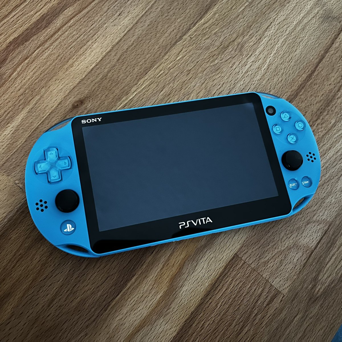 SoFloEasycore's tweet image. Got my PS Vita a few days ago!  This thing is awesome!