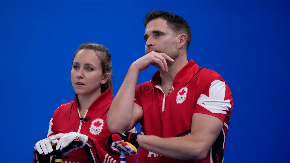 TSNCurling's tweet image. As if the #STOH2022 final wasn't enough #Curling drama, 🇨🇦's @TeamHomanMorris needs a win over 8-0 🇮🇹 in tonight's round robin finale to make the mixed-doubles playoffs. A loss would give the last spot to 🇸🇪.

Game time is 8pm ET. #Beijing2022 

MORE: tsn.ca/1.1755588