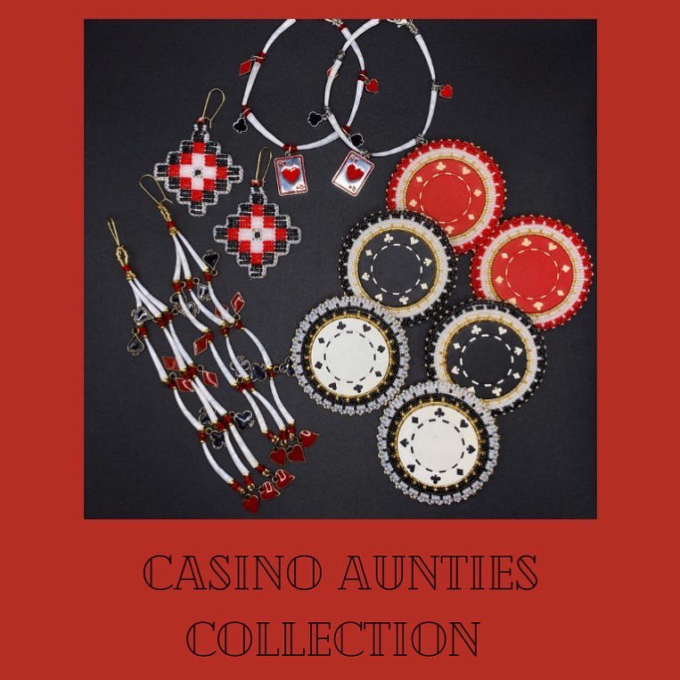 EvaAngus4's tweet photo. 🎰Casino Aunties Collection🎰

Prices vary-DM TO CLAIM 

White chip earrings: AVAILABLE
Black chip earrings: AVAILABLE 
Casino Mural geometrics: AVAILABLE
Queen of hearts dentalium charm bracelet: AVAILABLE 

‼️Raffle in separate post‼️ https://t.co/Tx1PzoXO8W