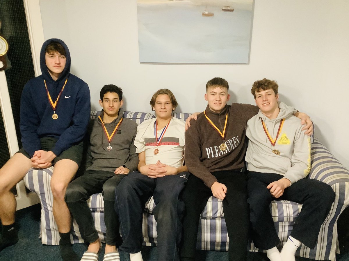 Super Sunday medal haul, James 50m fly, Joe 50m back, Evan 400 IM, Harry 1500m free, Arseniy Bronze in the U16 regional foil ⁦<a href="/MillfieldSport/">MillfieldSport</a>⁩ @millfieldswim ⁦🏆🥇🥈🥉🎯🦅🦅🦅🌟🌟🌟🔥