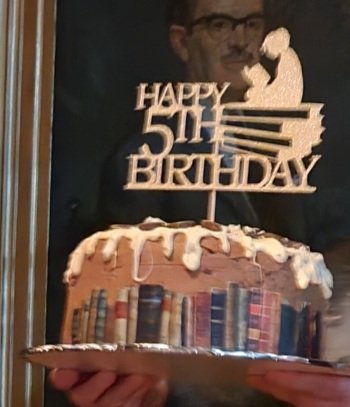 Connos123's tweet photo. @MolinoLounge is our regular place for our monthly #BookClub Friday night we celebrated our 5 year book club birthday. Food, drinks and service were superb as usual!! @booksfizz will see you next month @MolinoLounge https://t.co/ZA9kyJdOUo