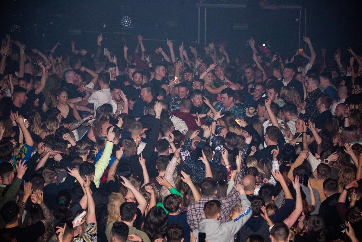 example's tweet photo. MANCHESTER last night 🤯 (aka one of the best shows of my life) https://t.co/2x8jWzZ7Vw