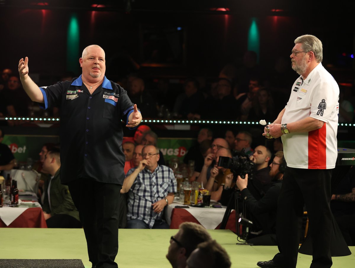 livedarts's tweet image. 𝗧𝗛𝗢𝗥𝗡𝗧𝗢𝗡 𝗜𝗦 𝗪𝗢𝗥𝗟𝗗 𝗦𝗘𝗡𝗜𝗢𝗥𝗦 𝗖𝗛𝗔𝗠𝗣𝗜𝗢𝗡 🏆

Robert Thornton becomes the first-ever World Seniors Darts Champion after a 5-1 demolition of Martin Adams in the final at the Circus Tavern!

#WorldSeniorsDarts