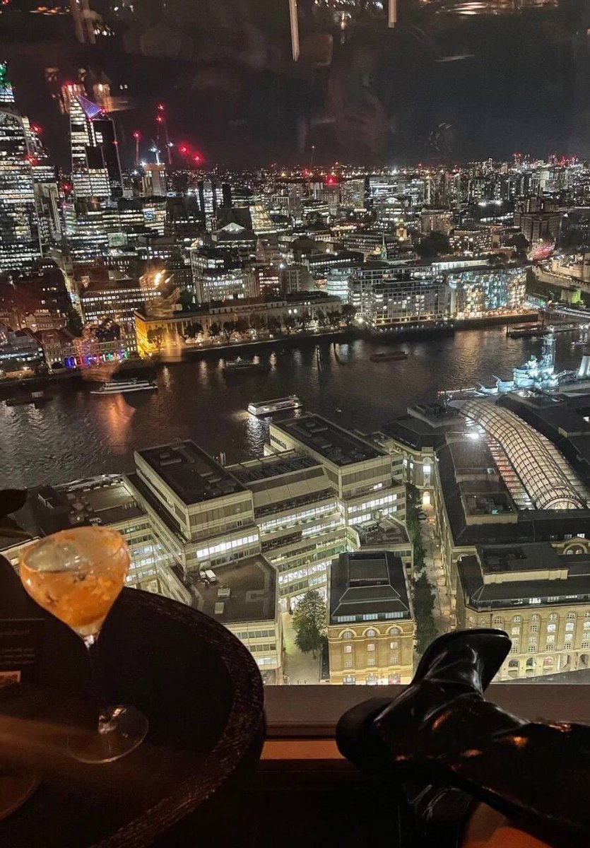 linnababylee's tweet photo. #NewYork #Restaurant #redwine #nightscene #celebrate #2022NewYear #BarbieXBaby 
Say goodbye to 2021 with ordinary blessings and welcome the new 2022. Come on, come on, come on. https://t.co/NyQQpJIcPN