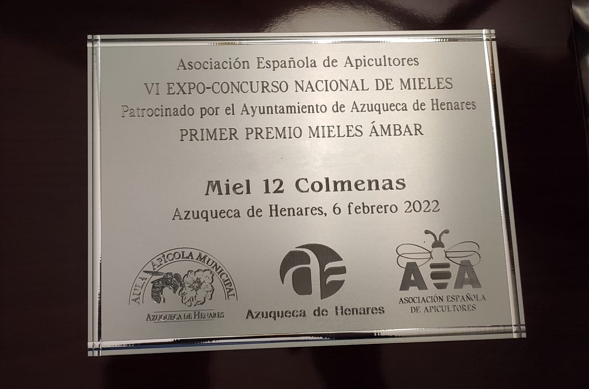 Comenzamos el año "cosechando" los premios de la miel de <a href="/12colmenas/">Doce colmenas</a>. La mejor miel de España! Gracias <a href="/AEApicultores/">AEApicultores</a> y <a href="/AytoAzuqueca/">AyuntamientoAzuqueca</a>