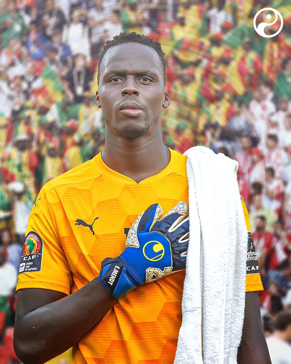 Squawka's tweet image. Édouard Mendy is the first goalkeeper to keep a clean sheet in a Champions League final and in an Africa Cup of Nations final.

#TeamSenegal