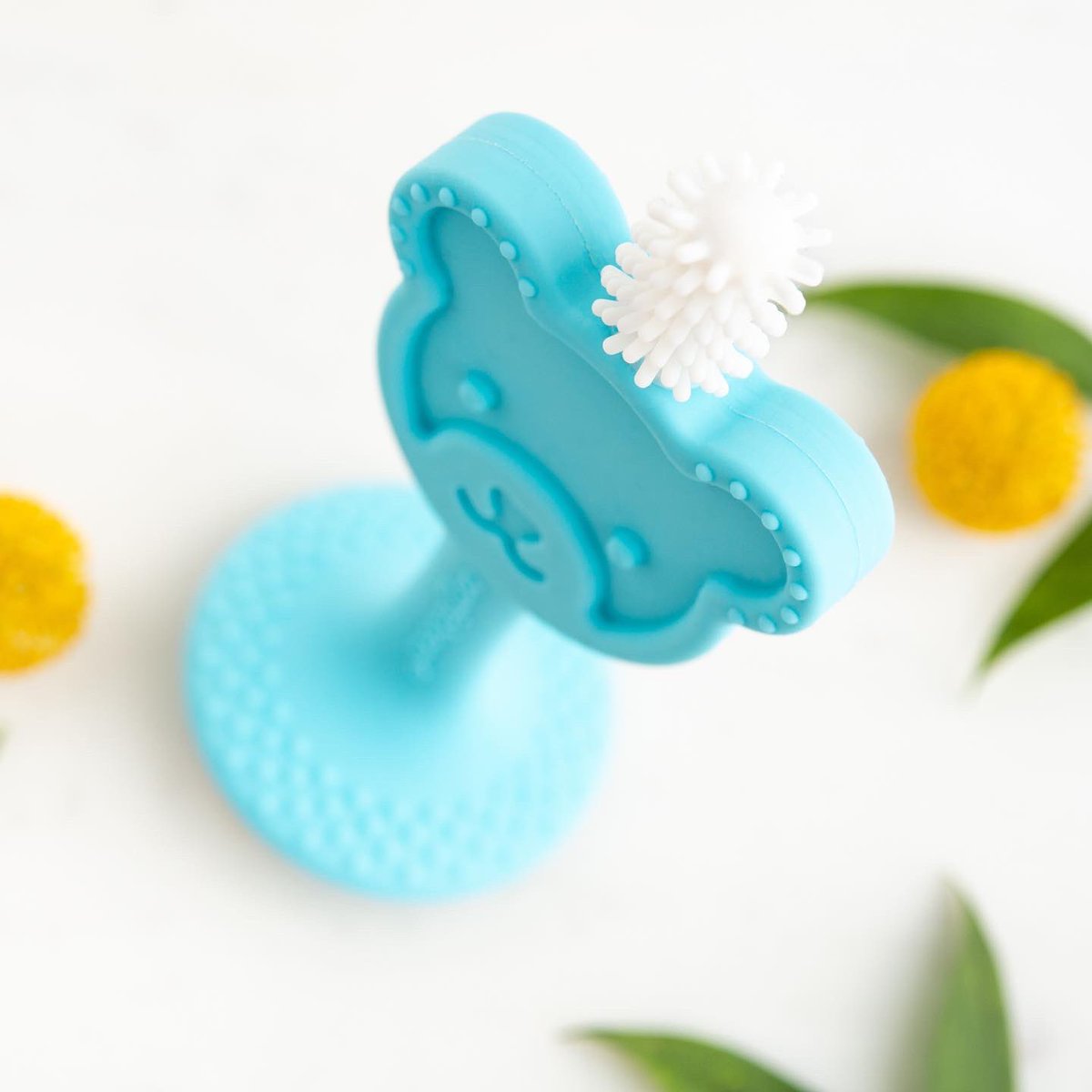 myoogiebear's tweet photo. Introducing our NEW 360° #toothbrush!! 🪥
Its soft bristles are perfect for little mouths to #chew on, and they gently #brush gums &amp; #teeth in the process. 🦷
3 months+
https://t.co/5MCcr20fBp

#teething
#teether https://t.co/1kX17FgSMW