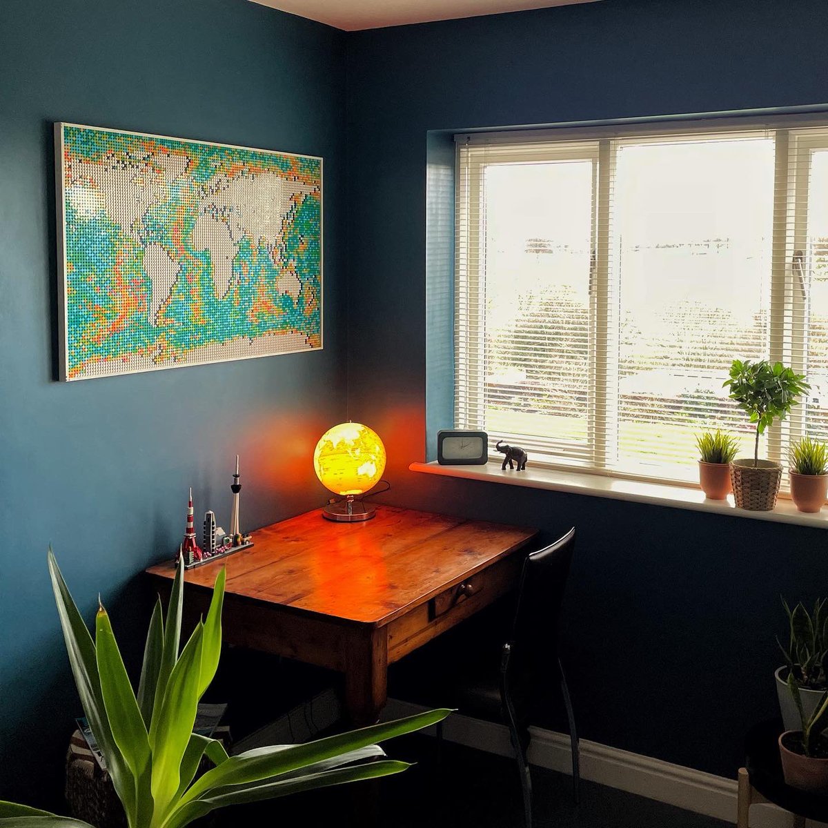 Degsy_DJ's tweet photo. With 11,800 pieces it took a while to put together but I love my world map from @LEGO_Group! π πΊ
If someone you love loves to travel, this is a brilliant present!
#LegoWorldMap #lego https://t.co/9gXJLrbzGm