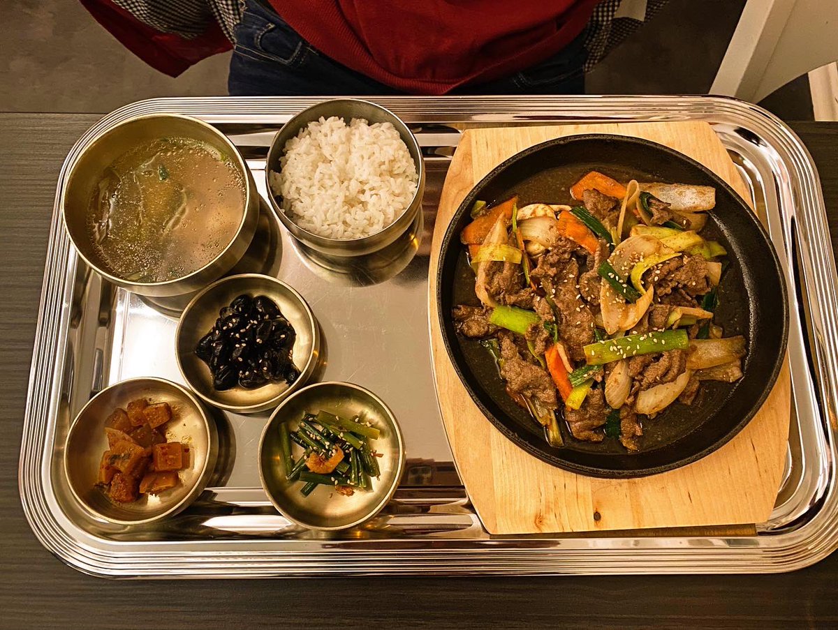 followgrubby's tweet photo. Eating out in a random Korean restaurant in Germany, and met some Valorant players. Gamers love gosu food, it is known!
We had the squid and Bulgogi Soban.
#koreanfood #foodie #soban #followgrubby #cassmodan #bulgogi https://t.co/uW4AzpNeIV