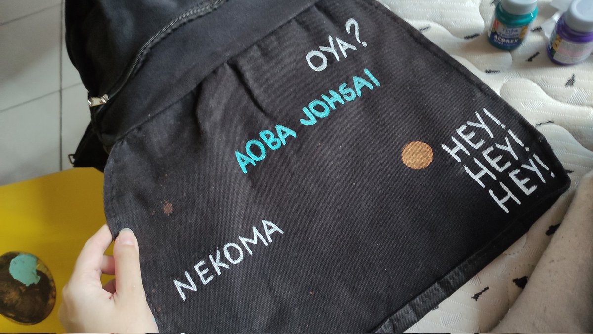 sarcasmstorm's tweet photo. Progresso da minha mochila que estou pintando

Por enquanto tá assim

Cadelinha de Haikyuu ??
Eu???
Não, imagina 😗✌🏼 https://t.co/rPzI1QMUwN