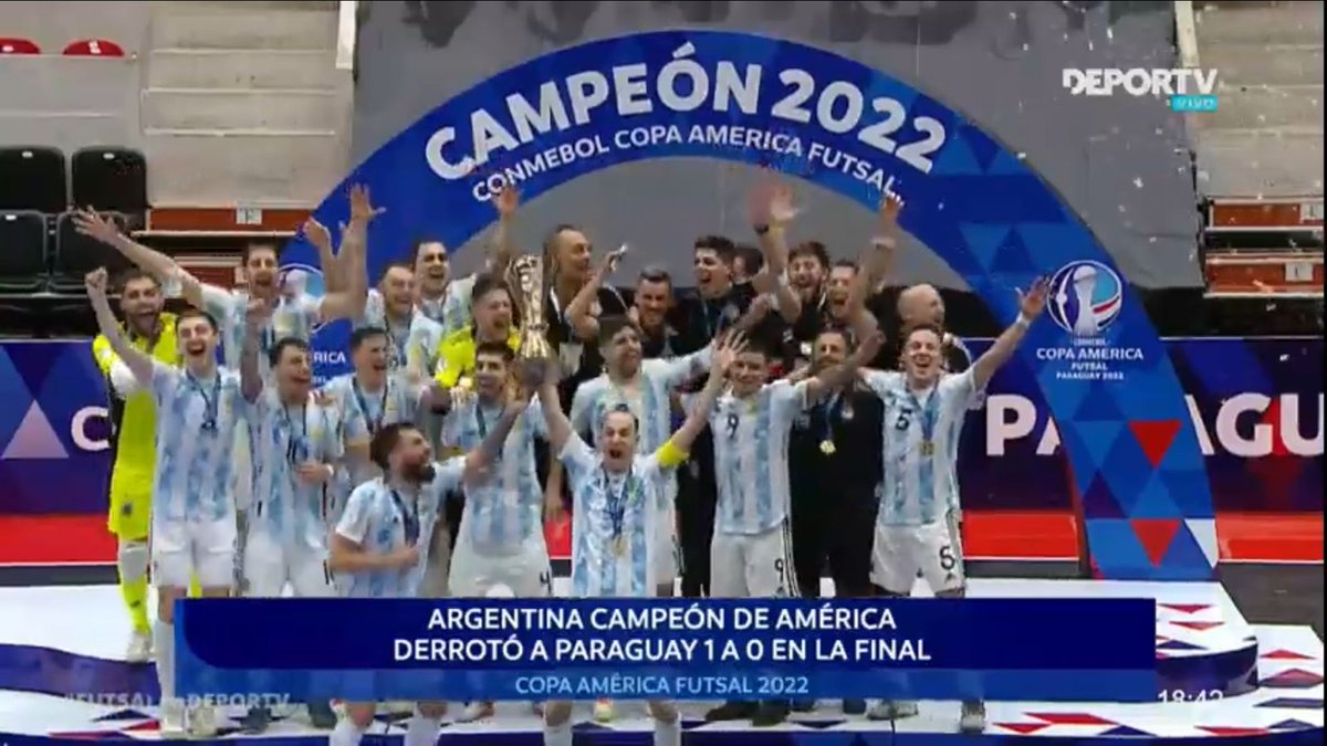 pasionfutsal's tweet photo. #CAFutsal ¡¡?Argentina🇦🇷 otra vez en lo más alto de América!!! Y otro retrato inmortalizado para la historia. ¿Alguien puede detener el tiempo en este momento? https://t.co/dUd39JjaDd
