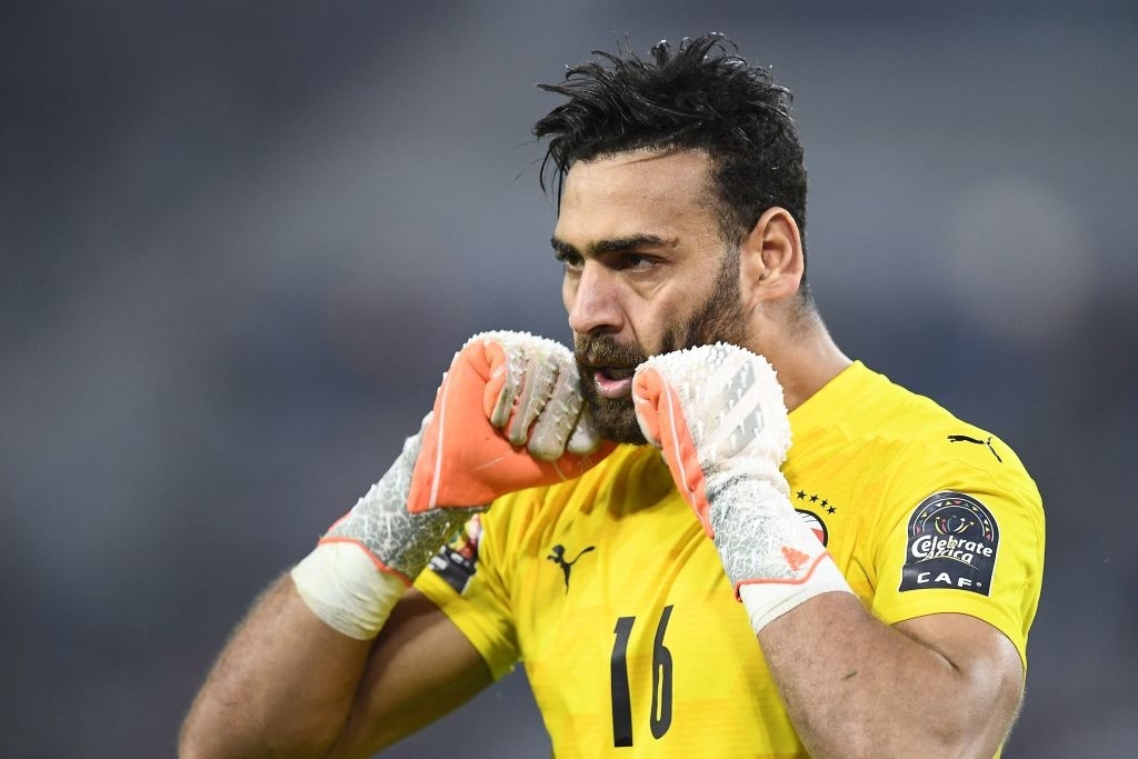 FilGoal's tweet photo. 7 يناير 2022: أصيب بكورونا وكان مهدد بالغياب عن البطولة

11 يناير 2022: انضم لبعثة المنتخب بعد شفائه

26 يناير 2022: شارك بديلا للشناوي بعد إصابته وقاد المنتخب لدور الـ8 

قام بـ15 تصديا في 4 مباريات💪

تصدى لـ 5 ضربات جزاء منهم 4 ضربات ترجيح 🔥

بطولة جاباسكي 100%

#TeamEgypt https://t.co/Hz6AwJsccM