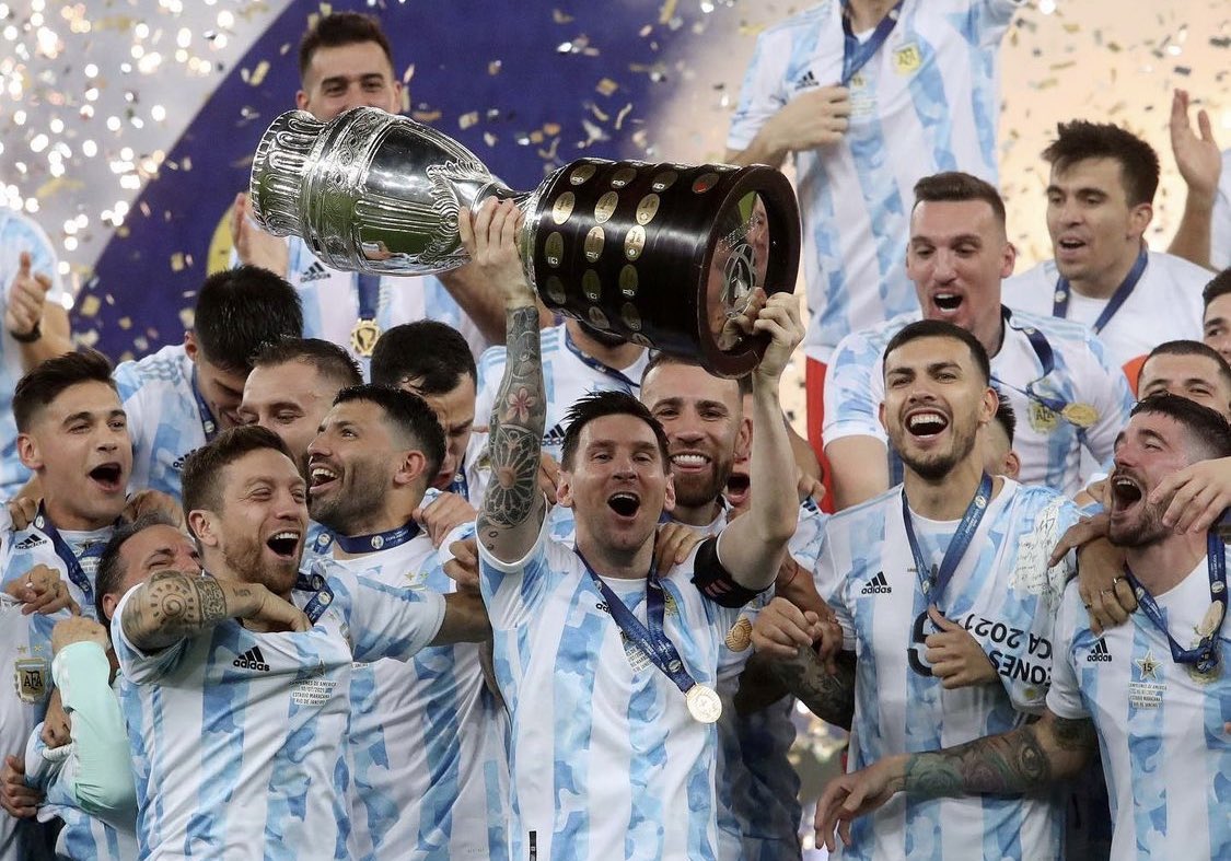 Pablospezzano's tweet photo. ¡CAMPEONES DE AMÉRICA EN FÚTBOL Y FUTSAL! 

En ambos torneos eliminando a Brasil (final y semi).

#VamosArgentina 🇦🇷🏆 https://t.co/S3OPEJsxVN