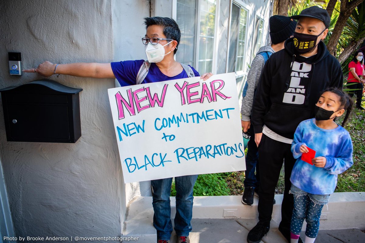 Asians4BlkLives's tweet photo. This #LunarNewYear we are reminded that justice and accountability go hand in hand.
From Minneapolis to Oakland, we see that small decisions can lead to deep consequences.
#AbundantBlackFutures #Reparations4BlackStudents
#SolidarityMeansAction #NoSchoolClosures https://t.co/z3icveOohQ