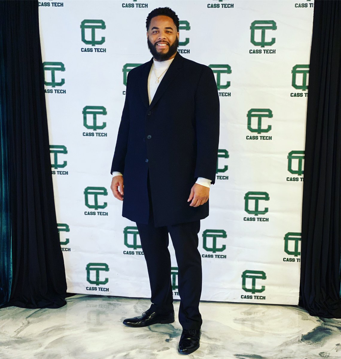 draetown's tweet photo. Honored to serve as the guest speaker for the 2022 Cass Tech Football Celebratory Banquet, my alma mater c/o 2002 🙏🏽 #leading4excellence #ctfiredup #casstech https://t.co/7tU6ry48Hd