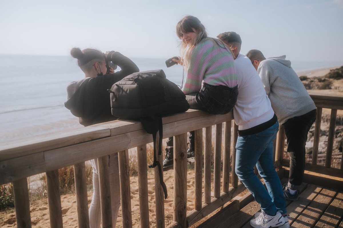 aleedealejandra's tweet image. Presagios, medusas y agua dentro de los botines ✨

Anibal no sale en ninguna foto porque es el artista que hay tras la cámara 🤍