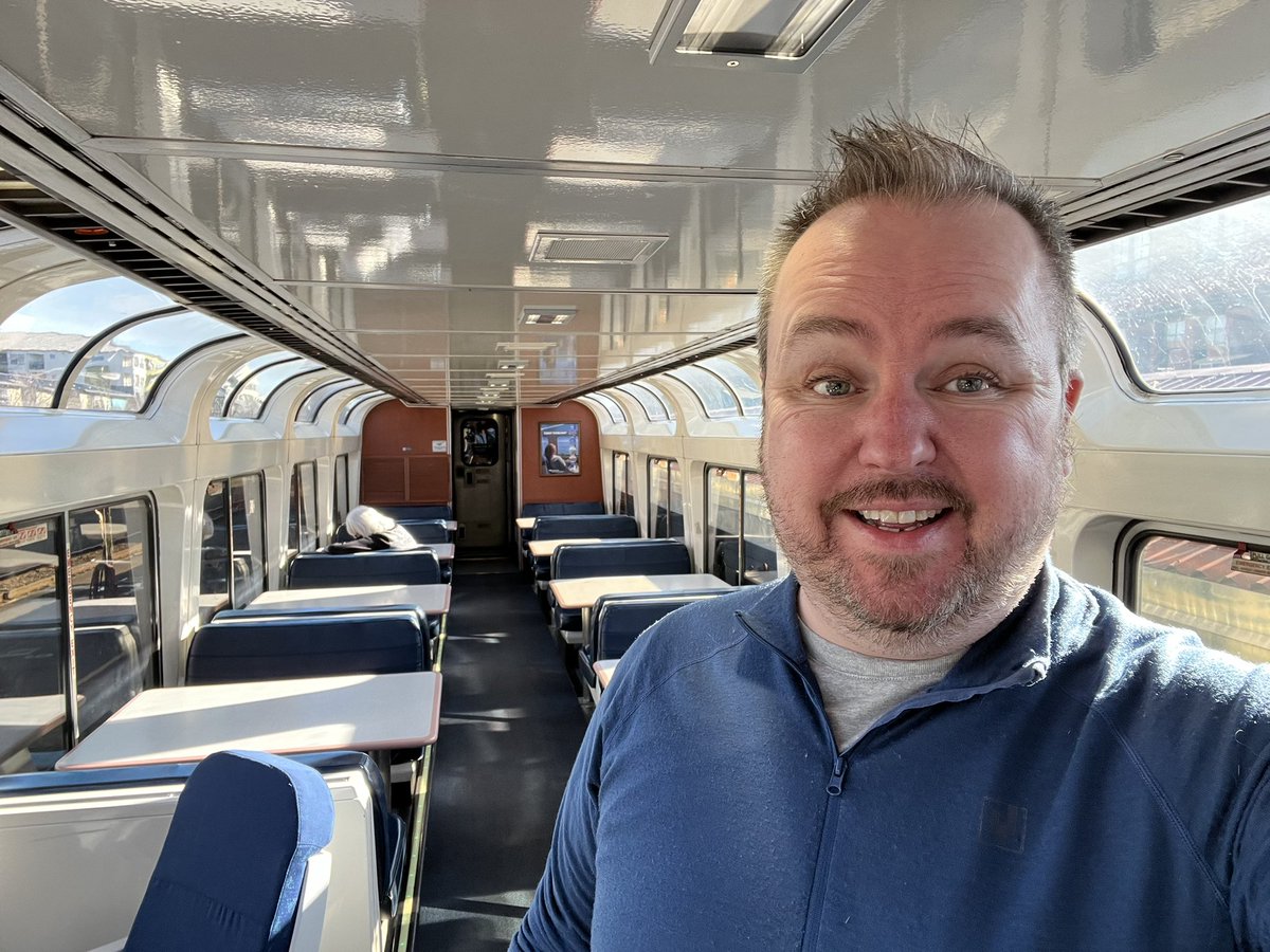 patrickpost's tweet photo. On board the #amtrak #coaststarlight (#train11) for a short hop in #businessclass from #pdx #portland to #eugene #oregon - the #observationcar is empty. #train #traingeek #planetpatrick https://t.co/SGSfdQxSXd