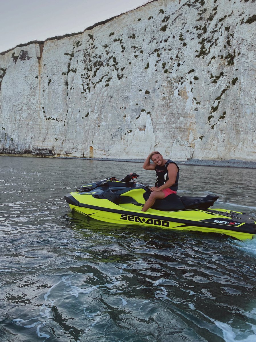 _GuyMoore's tweet image. Missing Summer 🌅