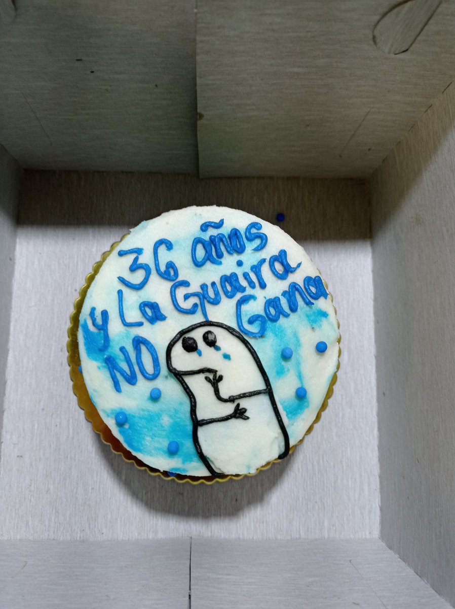 AleSardi's tweet photo. Mi torta de cumpleaños que me acaban de regalar 🤦🏻 jajajajajaja https://t.co/fur9ZF87vh
