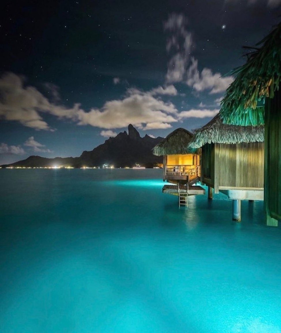 AidelZack's tweet photo. Je veux être à bora bora https://t.co/Fux5Ggp6Fn