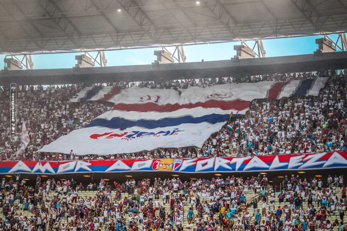Victoresimpson's tweet photo. Mais importante até do que o próprio patrocínio, é a forma como a marca se conecta com o clube. No jogo de ontem, a TUF subiu um camisão com ZENIR estampado. Gol de placa do patrocinador. Aproximação com a torcida e ativação da marca. Isso gera IDENTIDADE com o clube. #tanamoda https://t.co/G2ScP6t4Yy