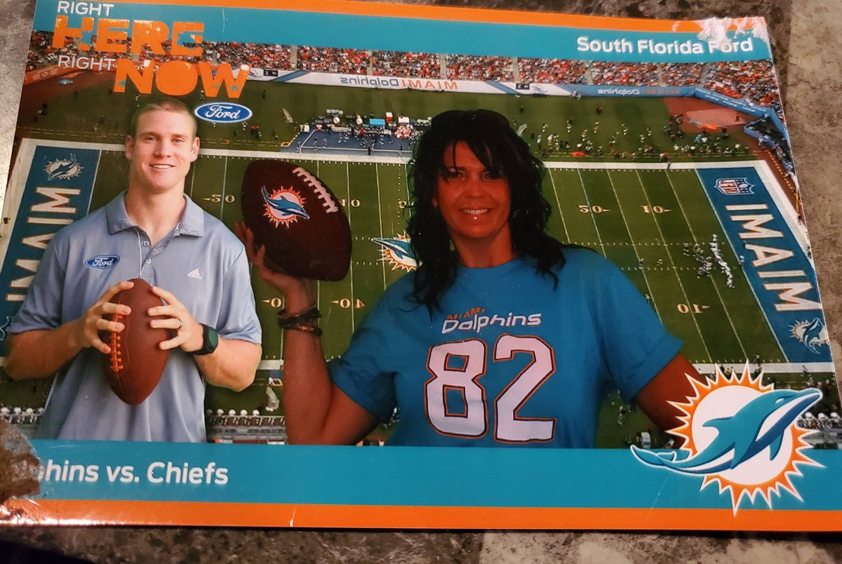 Mzkayc38's tweet photo. The things you find cleaning
I wish they did these type of pictures again at the @MiamiDolphins games 💙🐬🏈 miss @Kold91 #ItOurTime https://t.co/wH1IJDoDS5