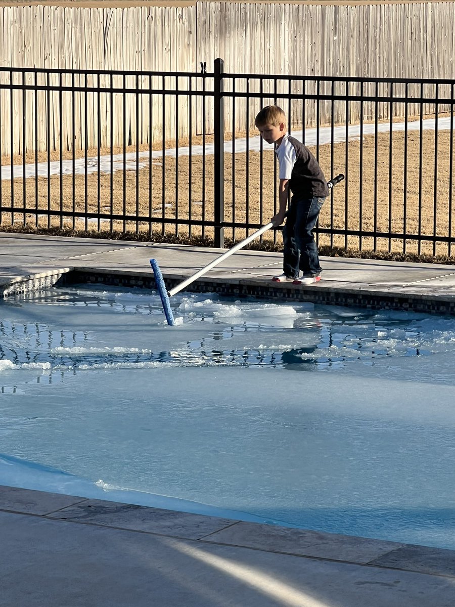 stringer0703's tweet image. He wants to fall in so bad #hethinks