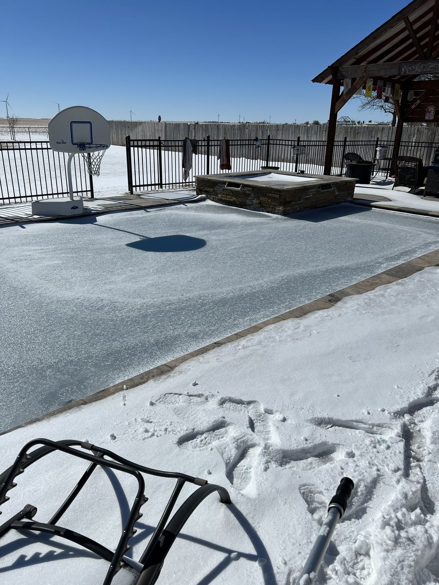 stringer0703's tweet image. He wants to fall in so bad #hethinks