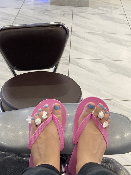 Pedicure time!! Something I almost never get to do 💕 https://t.co/Ma8NdiL2tM