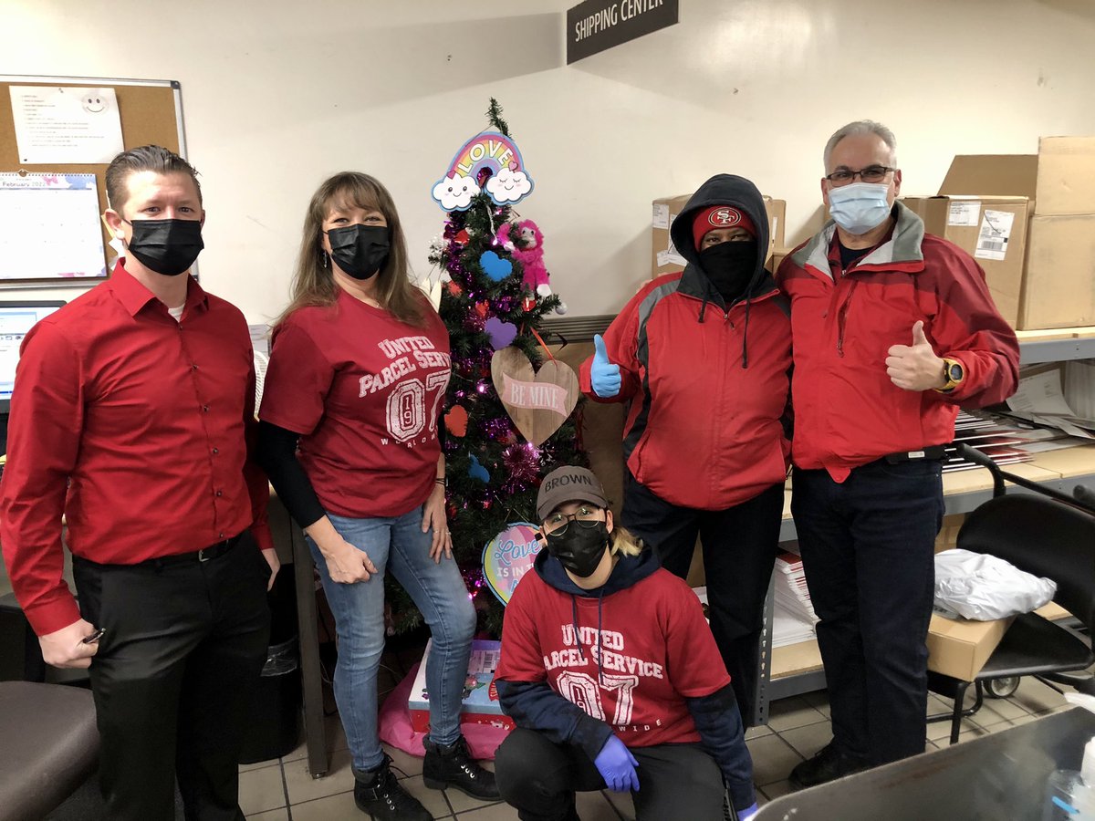 ErniePenaranda's tweet photo. @UPSNorCalSafety - Concord UPS recognizing Heart ❤️ Health day and celebrating with 36 years of service and Circle ⭕️ of Honor recipient Juan Lazarin. Safety Committee members cooking up healthy pancakes 🥞 for the Center. https://t.co/5SsEfGFtyz
