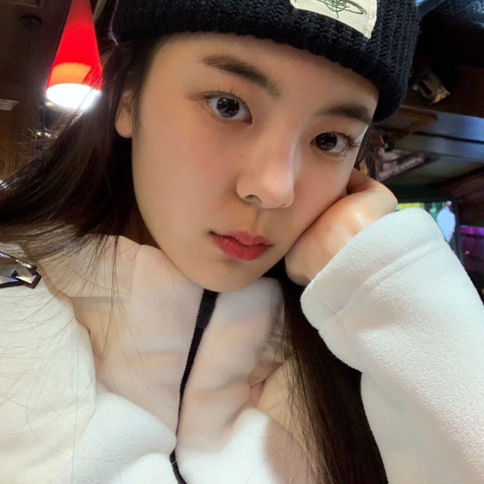 sparklyjournal's tweet photo. ¿Mi primera salida y ya asistiendo a regresos icónicos? 🐱♡ Obviamente sí, ya que estamos hablando de nada más y nada menos que el #𝐋𝐈𝐋𝐈TH𝙲𝙱 y yo necesito presumir cuando regrese a casa que estuve cantando #𝗪YOU𝗪FRby𝙻𝙸𝙻𝙸𝚃𝙷 con ella!

𝚜𝚞𝚗—𝕗lower #輝く𝐙AGIR 🌻 https://t.co/nVW0jrFpqn