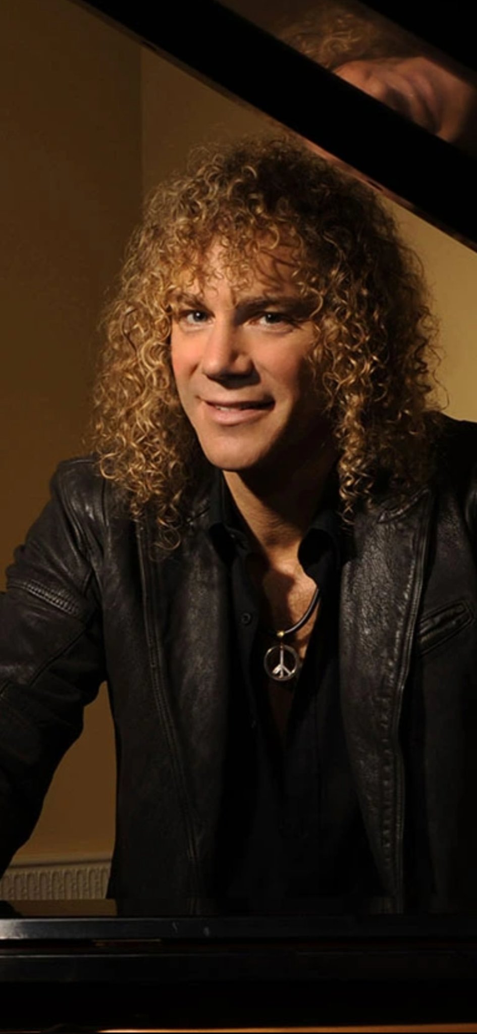 Happy Birthday David Bryan
(Born 7 February, 1962)         