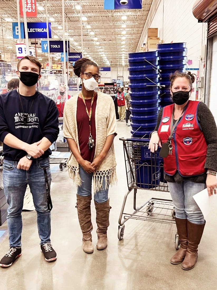 linac3676's tweet photo. #lowes2594 Donating buckets for children at the Meade School for music education!!!! Supporting our community is what we do! 
@JMB_Burnett 
@LauraG813R1 
@BenitoKomadina 
@rosiegirl3702 https://t.co/DIbyqDgTHt