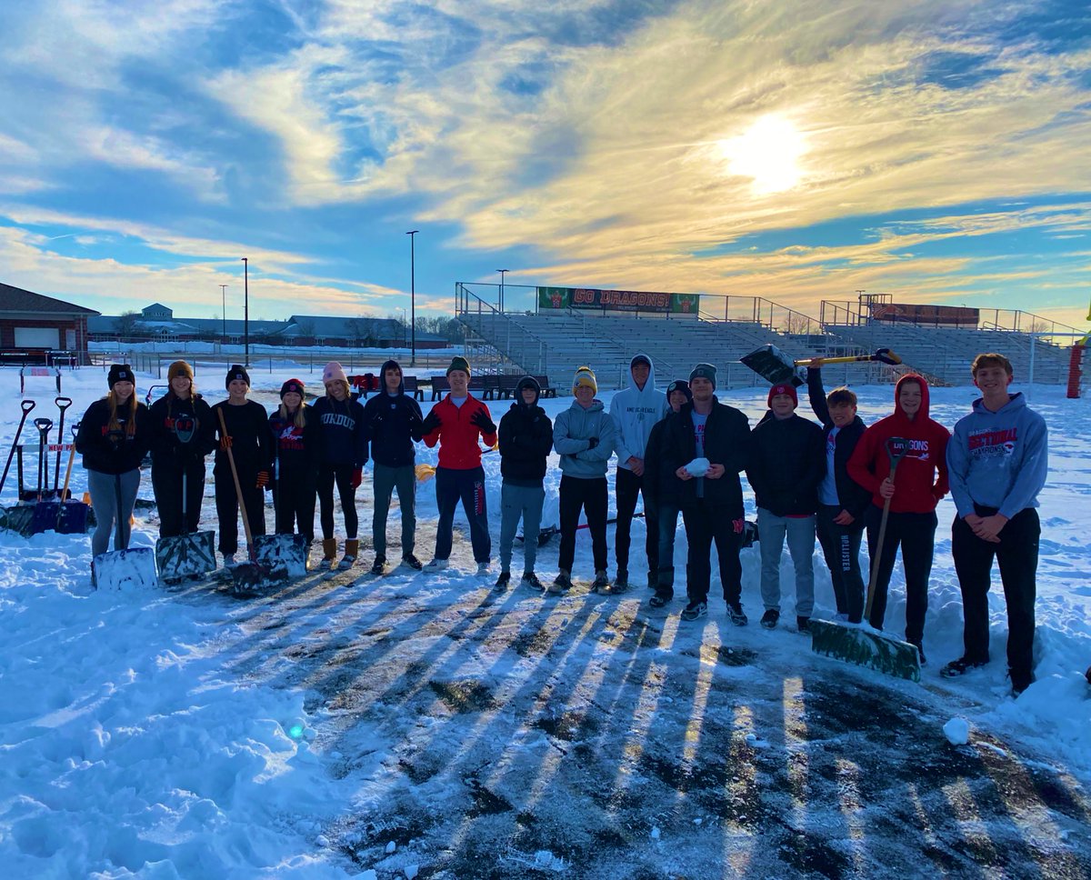 🚨School Record Alert🚨
The team of:
Schwarb
E.Adam
Study
Baynes
Massari
Holloway
Johnson
Trainor
D.Lapenta
C.Lapenta
Collins
Reierson
O’Dell
Tanksley
S.Adam &amp;
Rush
…shoveled 3 lanes of track in 54 mins so we can have practice all week!!Thank you Dragons!!
#DoinWork #Snowbigdeal
