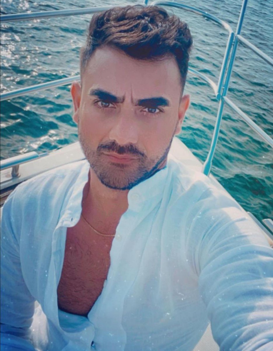 HIADA's tweet photo. Aprovechando la tendencia de #TheTinderSwindler

Con estas fotos hay un personaje #ElEstafadorDeTinder Colombiano en #tinder #bumble #badoo, ya sé de varias mujeres (incluyéndome) que ha intentado estafar. 
Se hace llamar Juan Fernando, “paisa”, ganadero 🤦🏻‍♀️ https://t.co/Rq4Gdxp4C4