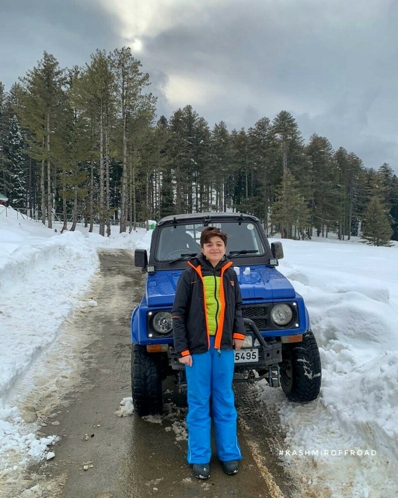 Blue💙

📸 @zaid_bin_shafi

#kashmiroffroad #offroadadventure #offroad #snowdrive #snowseason #gypsyking #gypsy4x4 #snowfall #kashmir instagr.am/p/CZqXISAqBew/