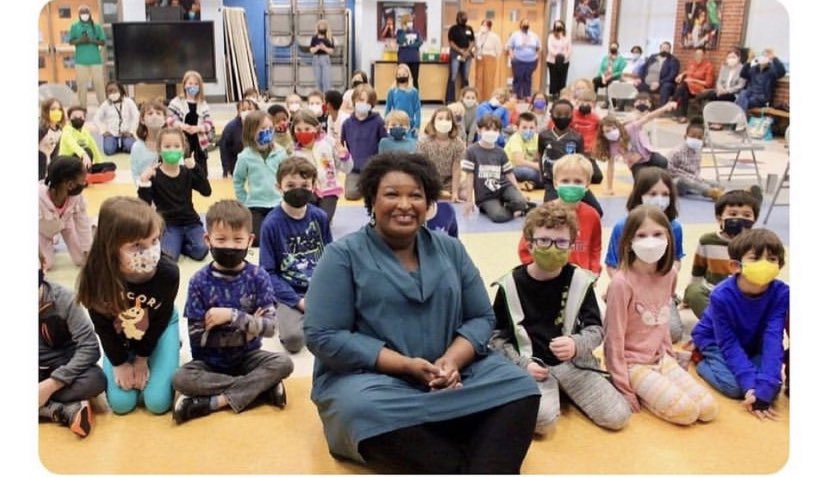 hodgetwins's tweet image. Imagine having the nerve to smile and take this picture. not only that then post it on social media 🤣🤣🤣🤣 #StaceyAbrams