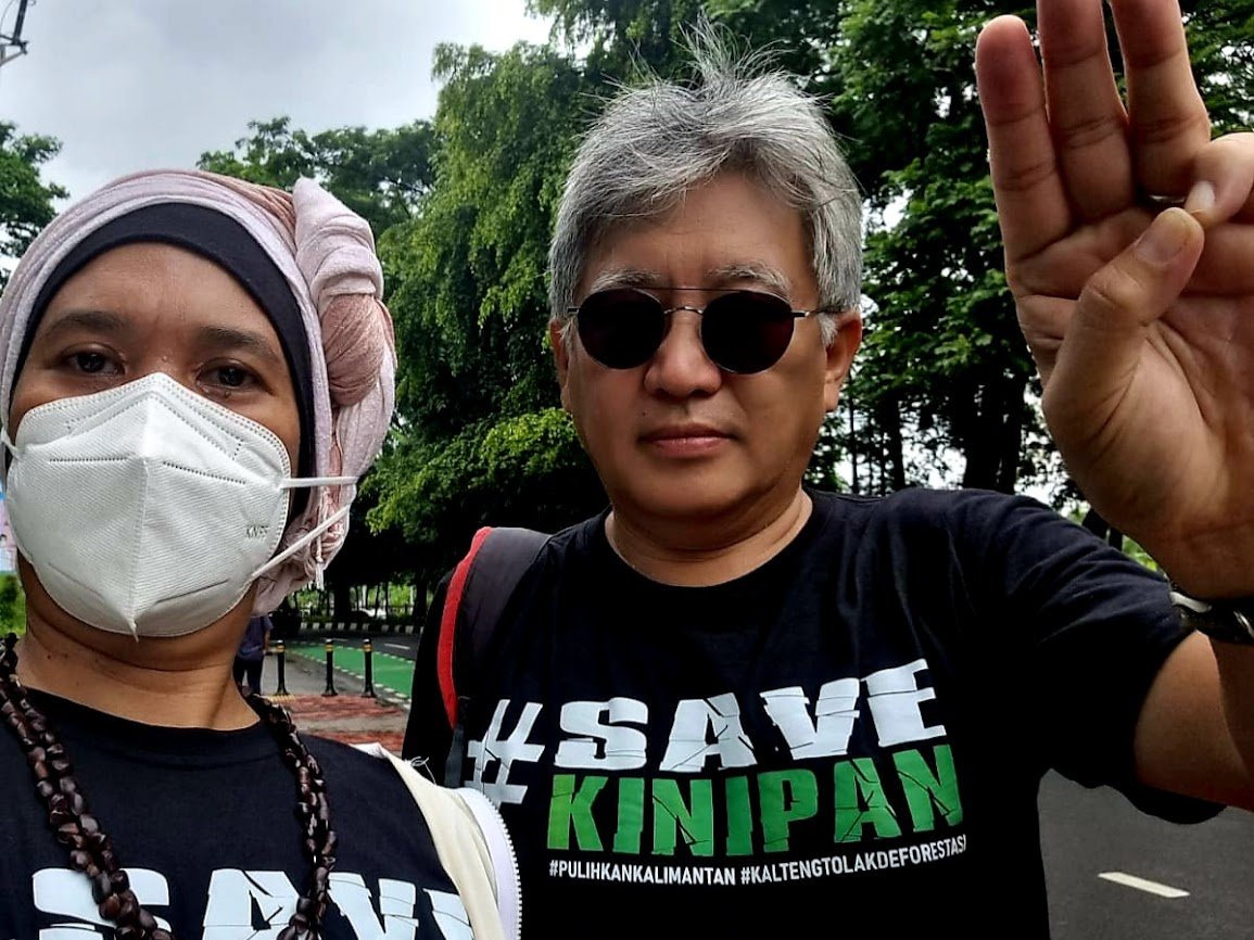 andreasharsono's tweet photo. @Jaga_Rimba Solidaritas buat warga adat Kinipan dari depan Kementerian Lingkungan Hidup dan Kehutanan, Jakarta #SaveKinipan #BebaskanKadesKinipan #StopKriminalisasiMasyarakatAdat #JagaRimba https://t.co/p4Bb7qjAvK