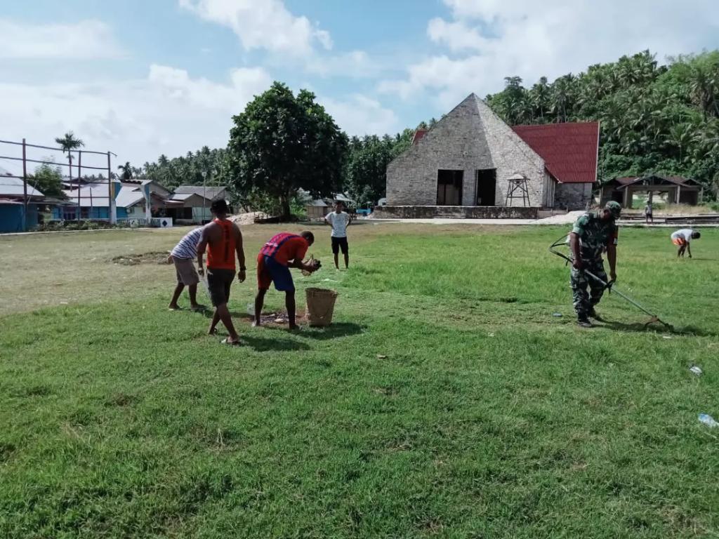 Kodim1507's tweet photo. Tingkatkan Prestasi Olah Raga, Babinsa Gotong Royong Bersihkan Lapangan Bola 
👇👇👇
https://t.co/UcdzqzR8U2 https://t.co/tk2OpXGris