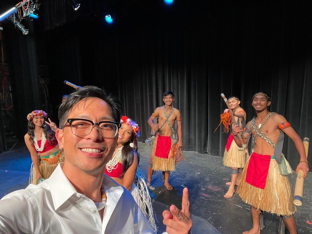 InetnonGefPago's tweet photo. Quick selfie in between takes. #photoshoot 📸

 #Guam #Guahan  #CHamoru #CHamorudance #inetnongefpago #photoshoot #UoG #culturalshoot https://t.co/QVEFgK41lB