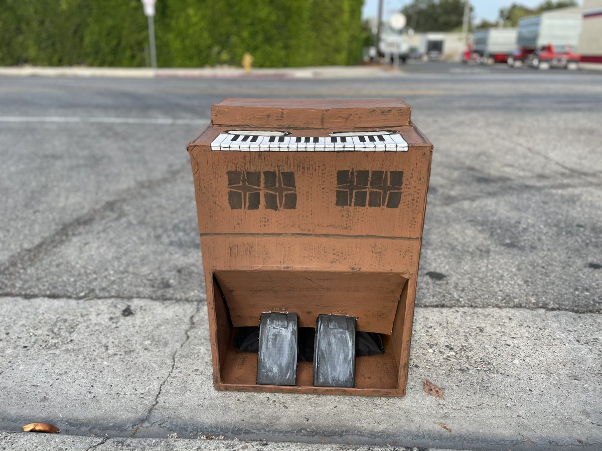 MyValleyPass's tweet photo. @am_cinematheque Nice! We screened PDL at Eckhart Auto Body back in July with homemade harmonium in the driveway. Super fun night! https://t.co/prhvOb05IA