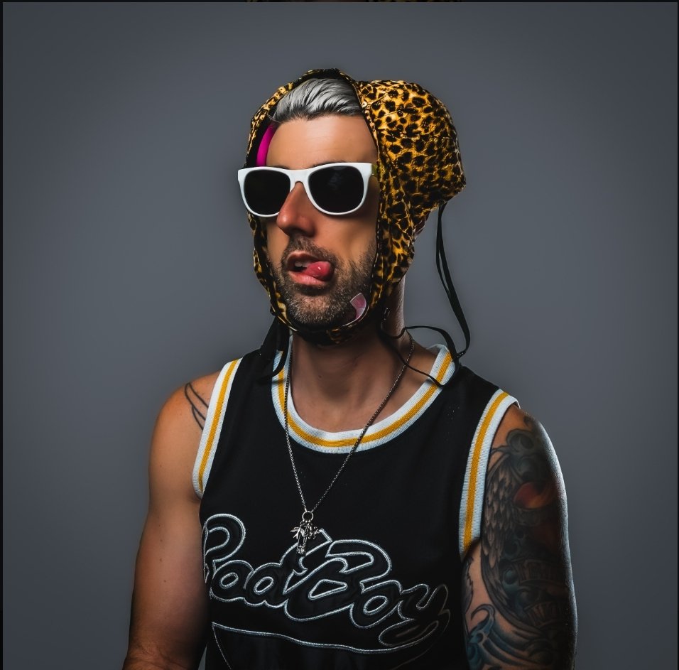LinkaraCrypto's tweet photo. I think it only fitting since I just won this @BasicBroPhoto that I make it my #NewProfilePic for a while!

#Brosforlife #LFG #BasicBros #NFTs https://t.co/vZ8s8ff94L