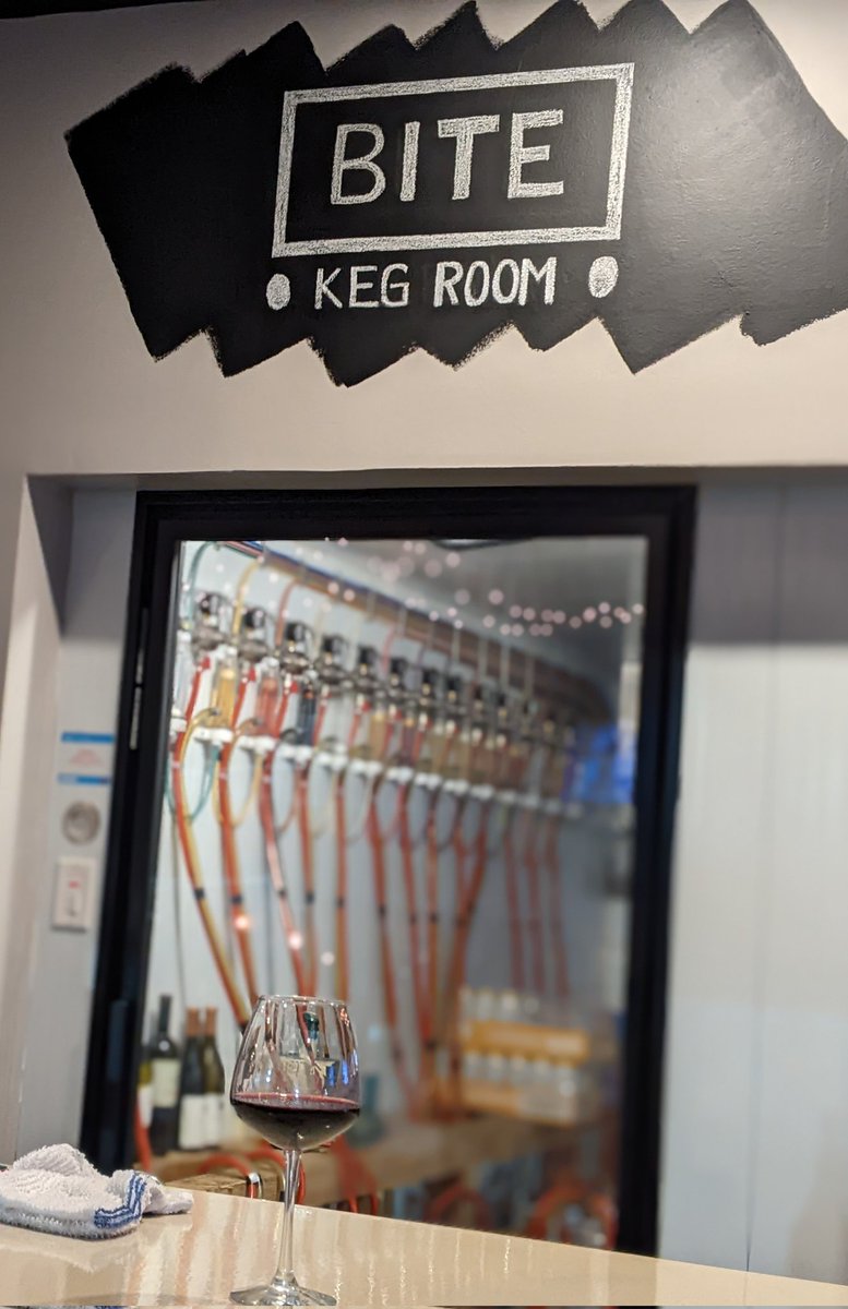 Another Sunday night another Bring-Your-Own-Wine night at <a href="/biteburgerhouse/">Bite Burger House</a> in @HeartOfOrleans! Great food, great service &amp; my fav wine! #EatLocal #SupportLocal #BYOW #Handmade #MattLuloff