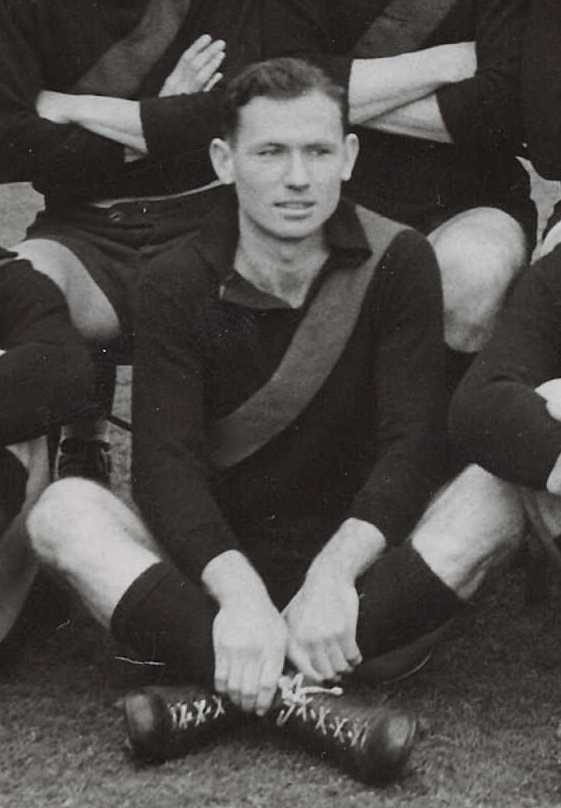 efcppoa's tweet image. Vale #33 Noel Allanson, aged 96. We are saddened by the loss of our oldest living premiership player 🏆 '50.  Noel served club &amp;amp; country. EFC Life Member &amp;amp; Member Hall of Fame, EFC Vice President &amp;amp; Treasurer. Sadly missed. Our condolences to Noel's family @efcppoa @essendonfc