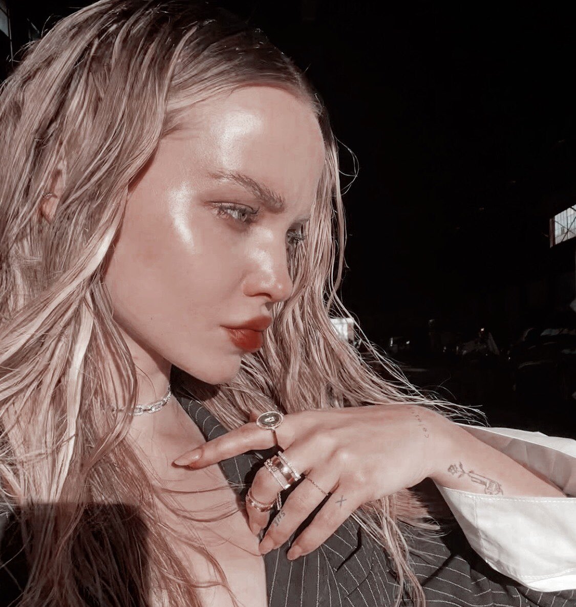 ℒ𝑒́𝒶 𝓂𝑜𝓃𝑒𝓉 .ᐟ (@goldcnlights)  X